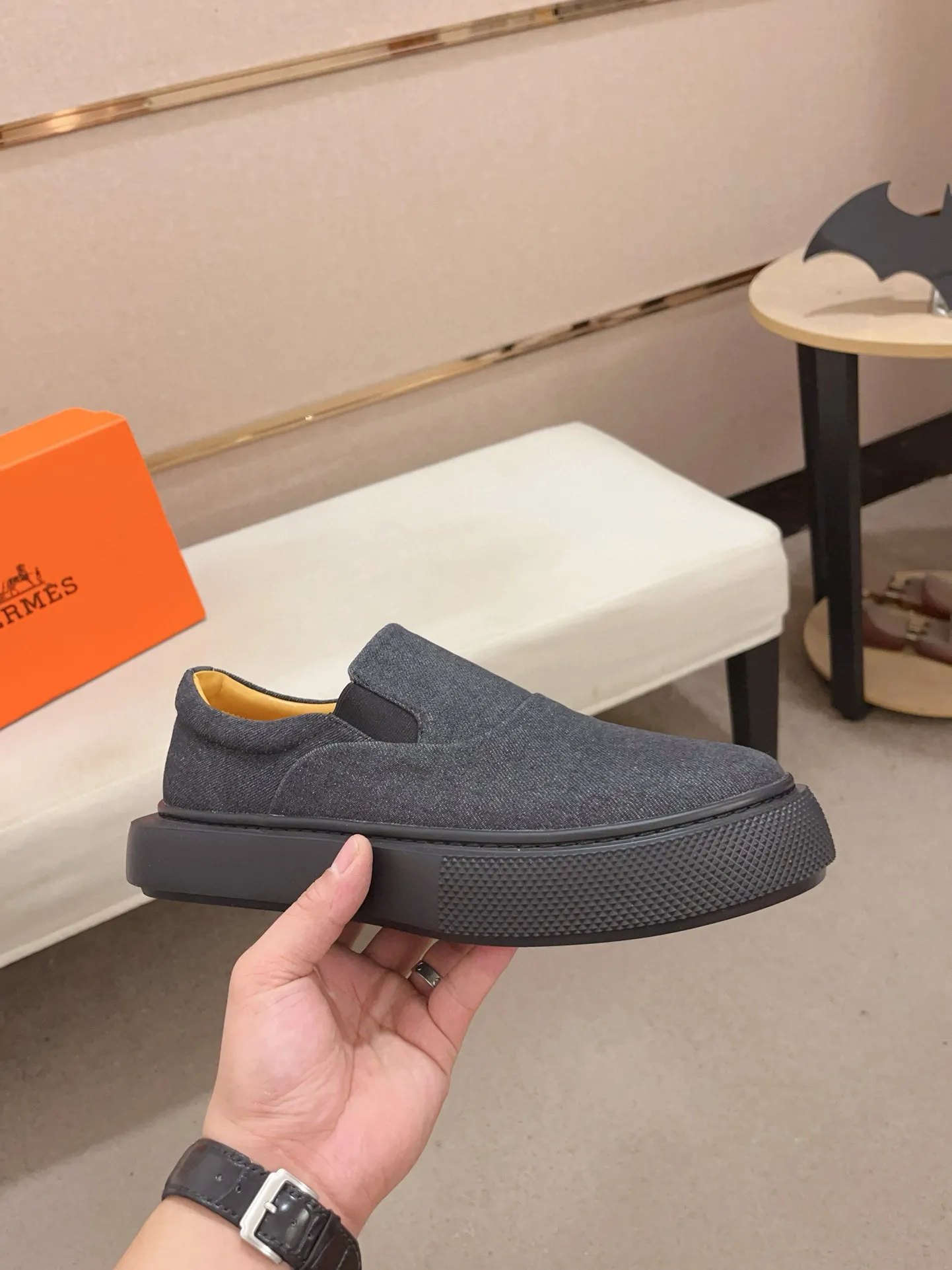 Men's clothing and shoes💰: 442💰《HERMES》【Classic original single version】Hermès; top 🔝purchase agent🔍🔍men's latest 🇺🇸 counter sales simultaneously, imported from Italy original ▲▲cowhide ▲▲ (high-end, nobility, class) ) Exquisite workmanship (Italian 🇮🇹 imported water-dyed 🐂 cowhide lining) sole: original sole provided by the original factory, ⚠️exclusive double-layer activity·TPR·rubber·combined molded outsole; super comfortable·wear-resistant·non-slip·environmental protection The real thing is more beautiful if you take the real thing (high quality, follow the order). You can enter and exit the counter at will * Number of yards: 38-44 (45 can be customized and cannot be returned or exchanged)